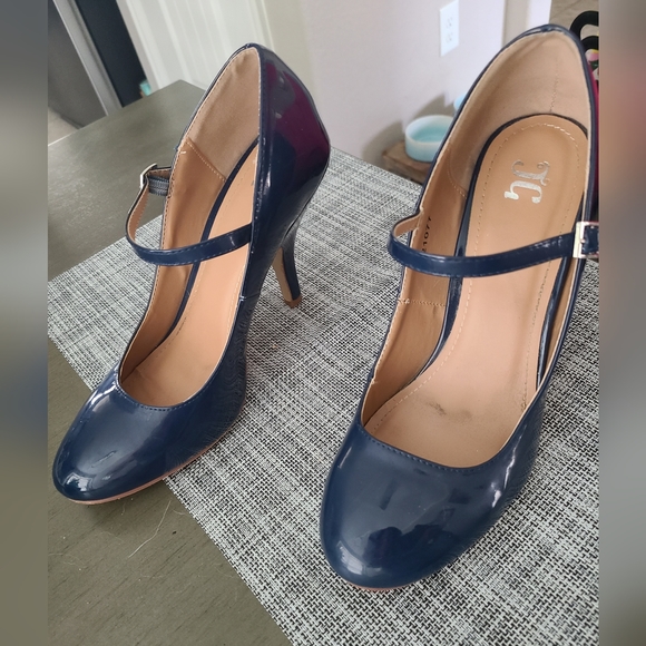 Womens shoes - Picture 2 of 2